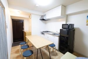 Cucina o angolo cottura di LN06 三宮中心8名まで宿泊可能! 交通至便! Sannomiya Base1