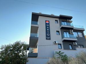 Budova, kde se aparthotel nachází
