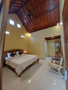Postel nebo postele na pokoji v ubytování Bali Asli Guest House by EPS