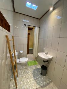 Koupelna v ubytování Bali Asli Guest House by EPS
