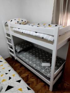 Ένα ή περισσότερα κρεβάτια σε δωμάτιο στο M&M Drvar