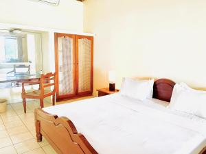 Postel nebo postele na pokoji v ubytování Crystal Villa Weligama