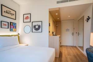 Hampton By Hilton Locarno客房内的一张或多张床位