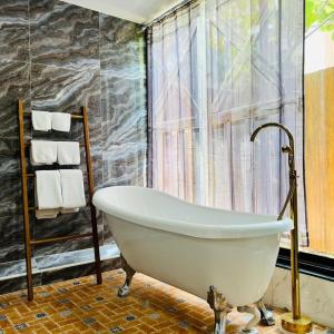Koupelna v ubytování Sasi Nonthaburi Hotel