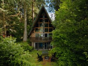 Zahrada ubytování Spacious North Cascades Riverside A-Frame with Mt Baker Views - Dog-Friendly