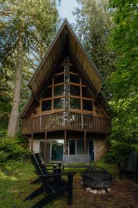 Zahrada ubytování Spacious North Cascades Riverside A-Frame with Mt Baker Views - Dog-Friendly