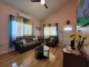Comfortable Strategic Lodging Quarters的休息区