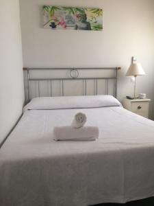 Un ou plusieurs lits dans un hébergement de l'établissement Hostal Acemar