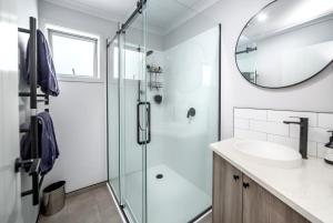 Et badeværelse på Wine Country Bach + 2 billeder