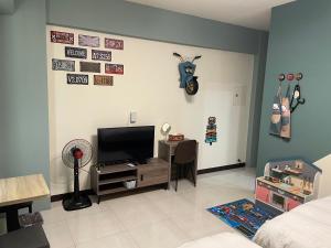 TV o dispositivi per l'intrattenimento presso 洄游民宿 Migration B&B