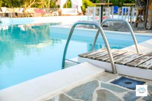 Bazén v ubytování Royal Club Hotel - Aqua Poolside Bliss nebo v jeho okolí