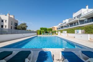 Piscina de la sau aproape de Apartamento Boquer