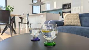 Køkken eller tekøkken på ALLONBAY sweet apartment