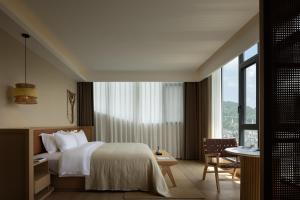 Postel nebo postele na pokoji v ubytování Yanyu Yunxi Resort Hotel 烟雨云兮酒店