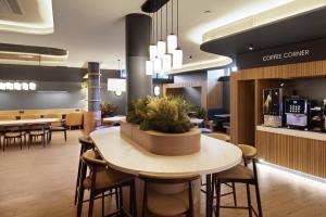 Reštaurácia alebo iné gastronomické zariadenie v ubytovaní B&B HOTEL Málaga Centro