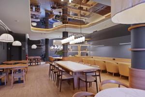 Reštaurácia alebo iné gastronomické zariadenie v ubytovaní B&B HOTEL Málaga Centro