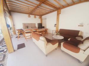 Μια τηλεόραση ή/και κέντρο ψυχαγωγίας στο Sakura Villa