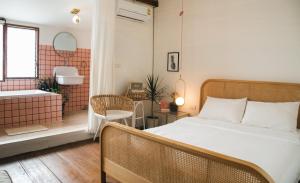 Postel nebo postele na pokoji v ubytování เผลอสุขใจ Cafe and Bad - Plursukjai