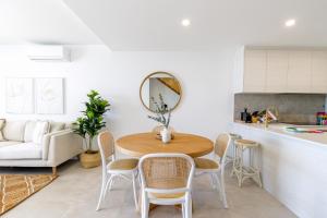 Χώρος καθιστικού στο Lavish Coastal 2-Bed with Stunning Ocean Views
