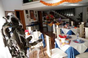 a dining room with two tables and a dog statue at B&B Cà d'Artisti in Caorle