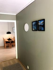 Μια τηλεόραση ή/και κέντρο ψυχαγωγίας στο Flat in the center of Loen