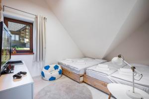 Voodi või voodid majutusasutuse Chalet Piros Tale - Sauna - Jacuzzi - Beautiful scenery - Kids playground - In the forest toas