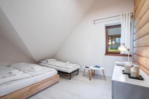 Voodi või voodid majutusasutuse Chalet Piros Tale - Sauna - Jacuzzi - Beautiful scenery - Kids playground - In the forest toas