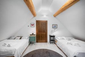 Voodi või voodid majutusasutuse Chalet Piros Tale - Sauna - Jacuzzi - Beautiful scenery - Kids playground - In the forest toas