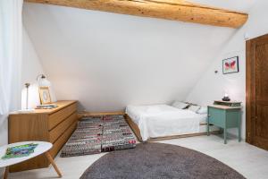 Voodi või voodid majutusasutuse Chalet Piros Tale - Sauna - Jacuzzi - Beautiful scenery - Kids playground - In the forest toas