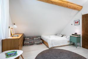 Voodi või voodid majutusasutuse Chalet Piros Tale - Sauna - Jacuzzi - Beautiful scenery - Kids playground - In the forest toas