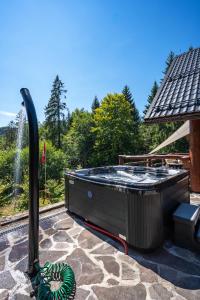 Fotografie z fotogalerie ubytování Chalet Piros Tale - Sauna - Jacuzzi - Beautiful scenery - Kids playground - In the forest v destinaci Tale