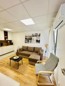 Posezení v ubytování Modern Apartments Near Paris and Charles de Gaulle Airport