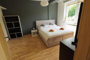 Posteľ alebo postele v izbe v ubytovaní Moderný apartmán s vlastným parkovaním v blízkosti prírody TOP