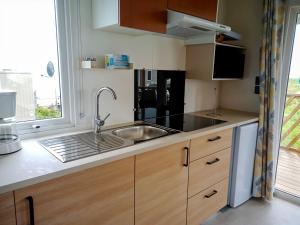 a kitchen with a sink and a microwave at Regenbogen Tossens in Butjadingen +7 photos