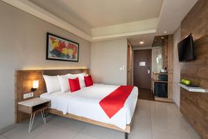 Postelja oz. postelje v sobi nastanitve Ramada by Wyndham Serpong