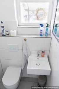 Koupelna v ubytování Ferienwohnung in Bodden & Ostsee nähe