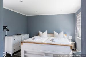 Postel nebo postele na pokoji v ubytování Ferienwohnung in Bodden & Ostsee nähe