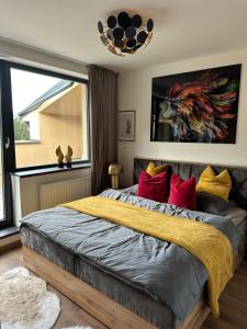 Postel nebo postele na pokoji v ubytování Angel Wings Mountain Apartment Černý Důl