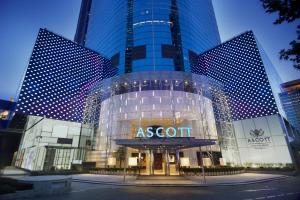 un edificio ragionevole con un cartello davanti di Ascott Huai Hai Road Shanghai, Xintiandi a Shanghai