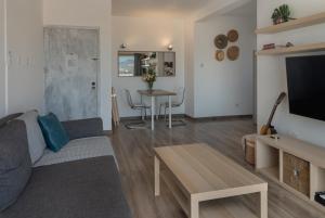 TV a/nebo společenská místnost v ubytování Phaedrus Living Nicosia Heartside Flat