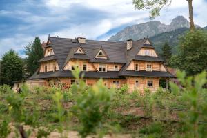 Výhľad na hory alebo výhľad na hory priamo z of the bed and breakfast