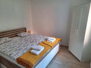 a bedroom with a bed with towels on it at ALPSKA ROŽA in Kranjska Gora