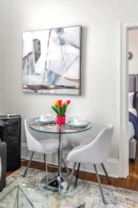 Χώρος καθιστικού στο Apartment in the James South Area +8 φωτογραφίες