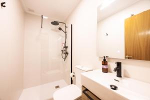 Łazienka w obiekcie Apartamentos Marina Playa de Torrevieja by Apartamentos Torrevieja
