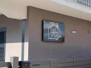 a sign on the side of a building at B&B Tregì in Lamezia Terme
