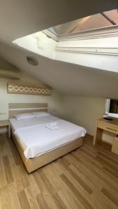 Postel nebo postele na pokoji v ubytování Agartha Suite Hotel Kemer
