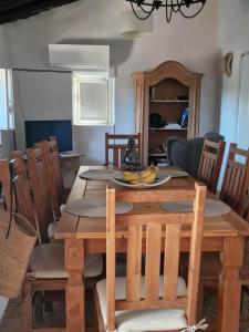 a wooden table and chairs in a room with a kitchen at Casa Azul Oase da Natureza em Recanto in Recanto