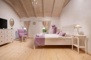 Postel nebo postele na pokoji v ubytování Casa di Nika - charming stone villa + 51 fotografií