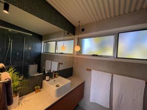 Gambar di galeri bagi Casa 570 di Casuarina +16 gambar