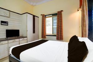 Postel nebo postele na pokoji v ubytování Hotel O Varun Residency